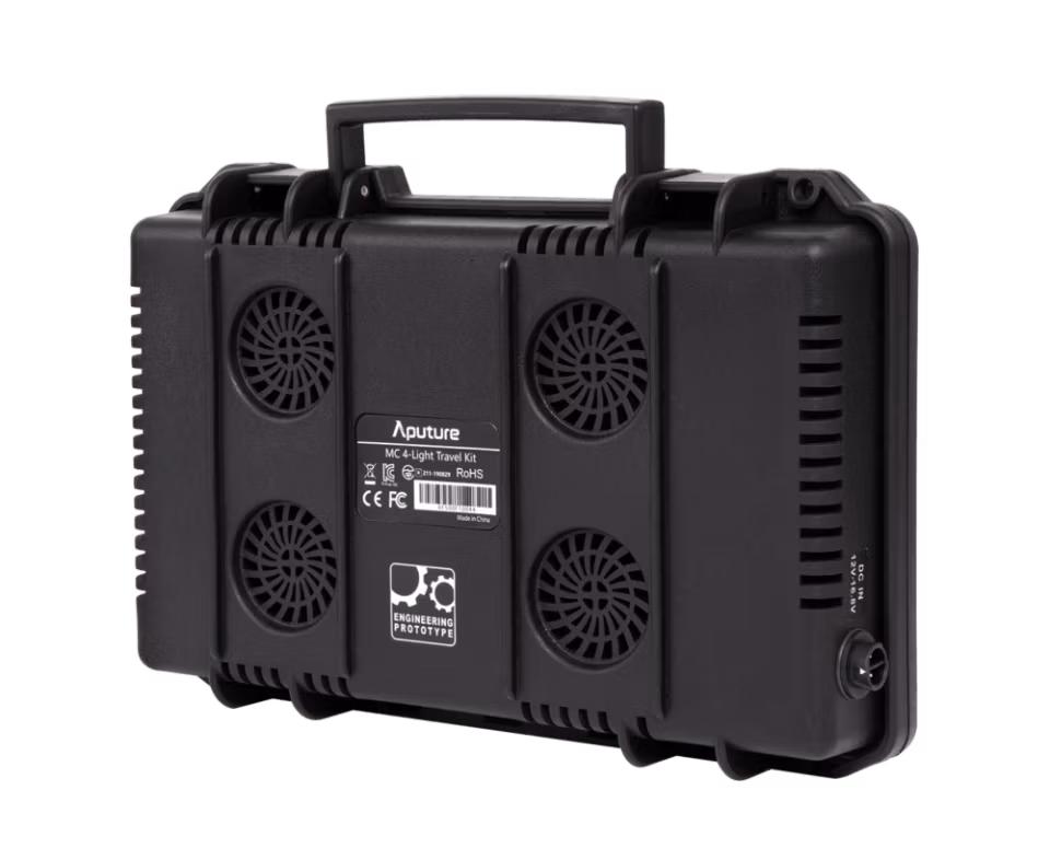 Задня панель кейсу Aputure MC 4-Light Travel Kit з роз'ємом живлення DC IN для підключення кабелю D-Tap