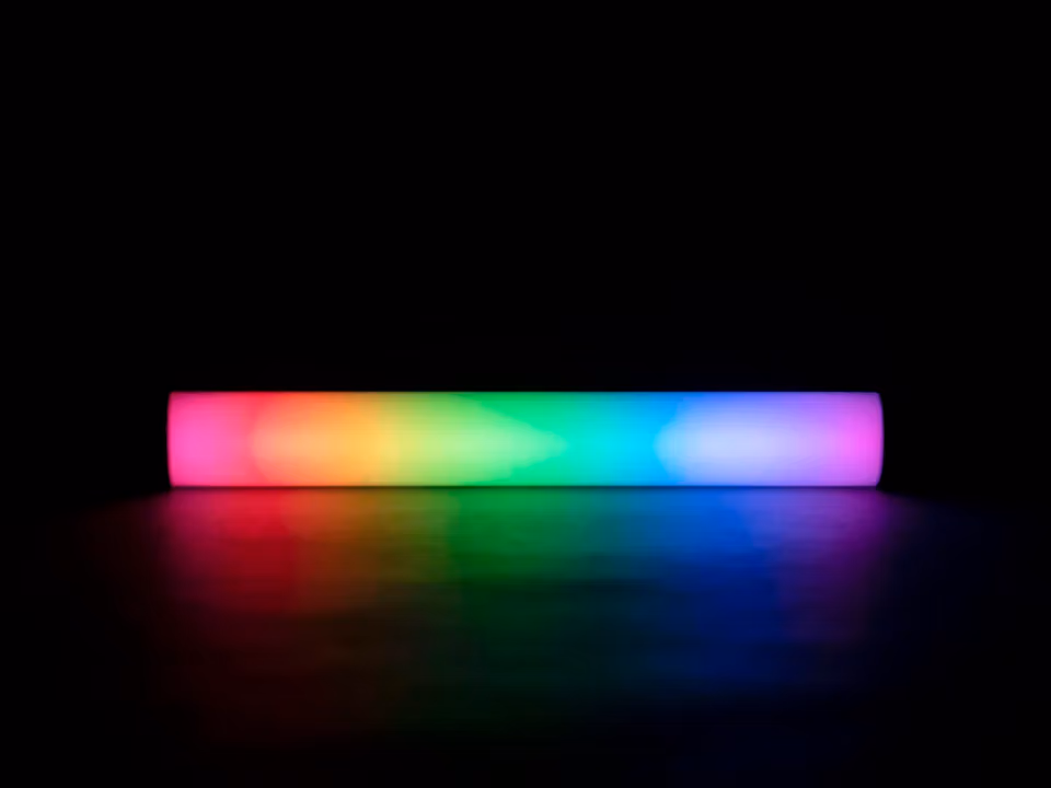Cвітлодіодна трубка Aputure MT Pro RGBWW Mini LED Tube (APA0202A10) 8 Світлодіодний тьюб MT Pro демонструє плавний перехід кольорів по всій довжині завдяки 36 RGBWW-пікселям